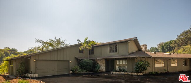 Building Photo - 1365 N Wetherly Dr