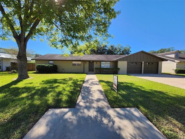 Primary Photo - 713 Clubside Dr