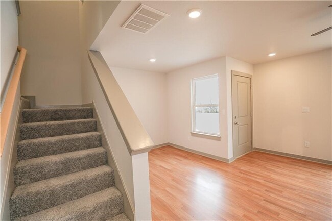 Building Photo - 3412 SW Vel Mews