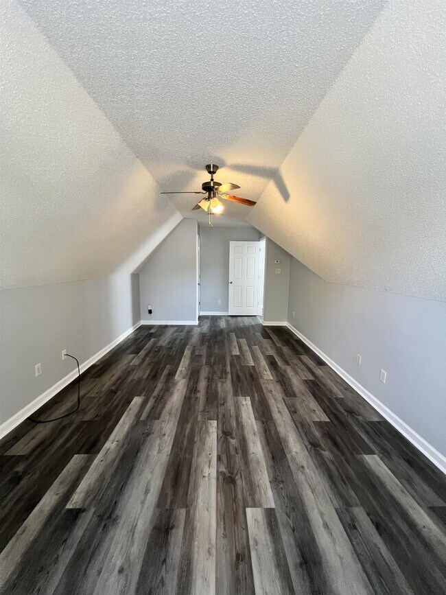 Building Photo - 6847 Kerry Valley Ln