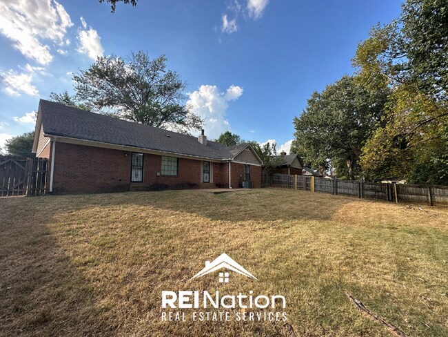 Building Photo - CORDOVA COVE CHARMER! 3BR/2BA | High Ceilings & Brick Fireplace | 2-Car Garage!