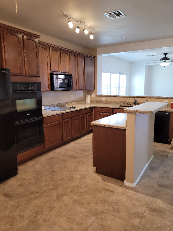Building Photo - 40450 W Molly Ln