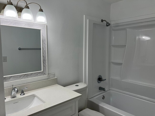 Building Photo - 217 Bay St NW