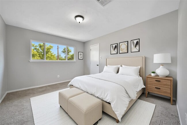 Building Photo - 12826 Rolling Valley Dr