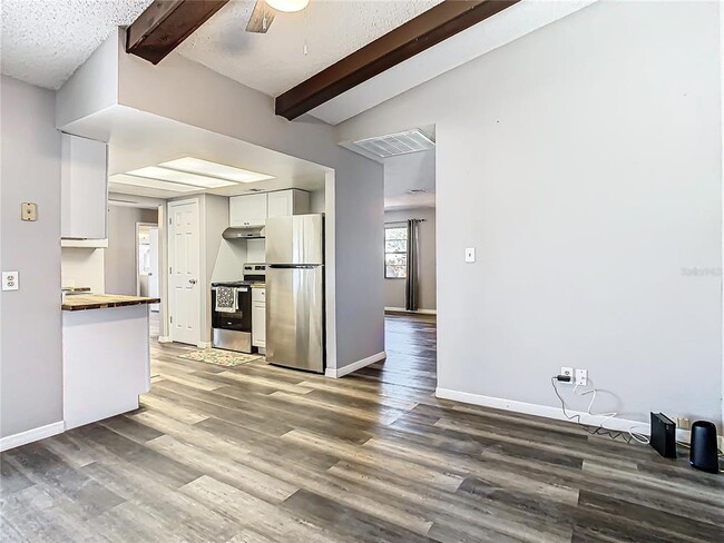 Building Photo - 7801 Rolling Grove Dr W