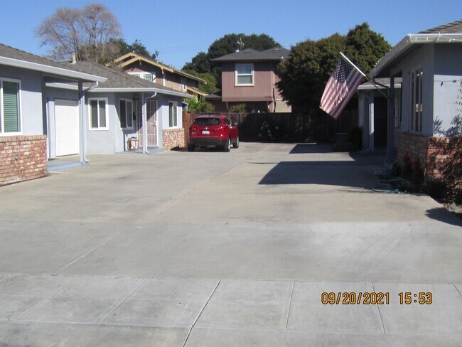 Building Photo - 408 Flora Vista Ave