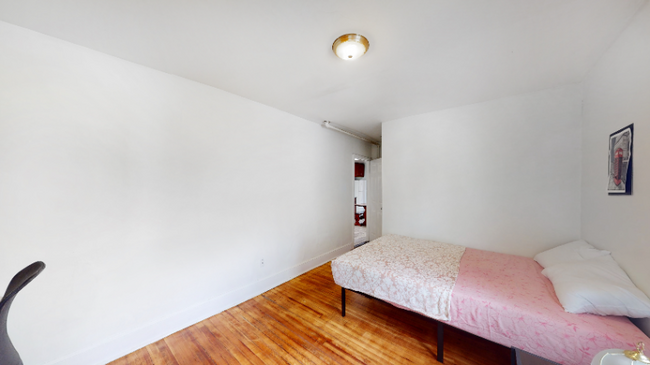 Building Photo - 146 Beethoven St