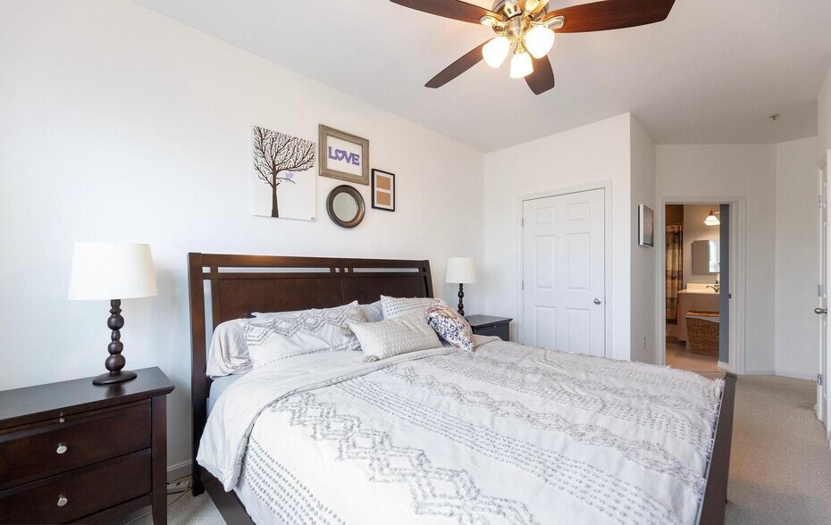 Building Photo - 2465 Army Navy Dr