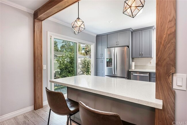 Building Photo - 5635 Pimenta Ave