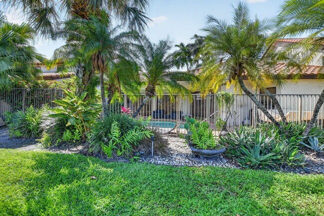 Building Photo - 22519 Esplanada Cir