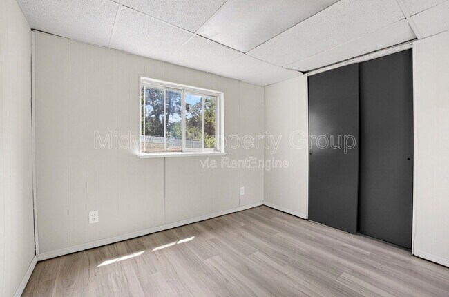 Building Photo - 10027 Lilac Ave