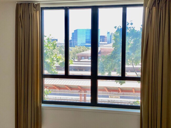 Building Photo - Modern Plant 51 Condo with Downtown Views | Secure Access | GE Café Appliances | Dogs Welcome