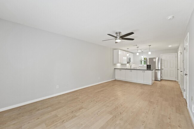 Building Photo - 424 15th St
