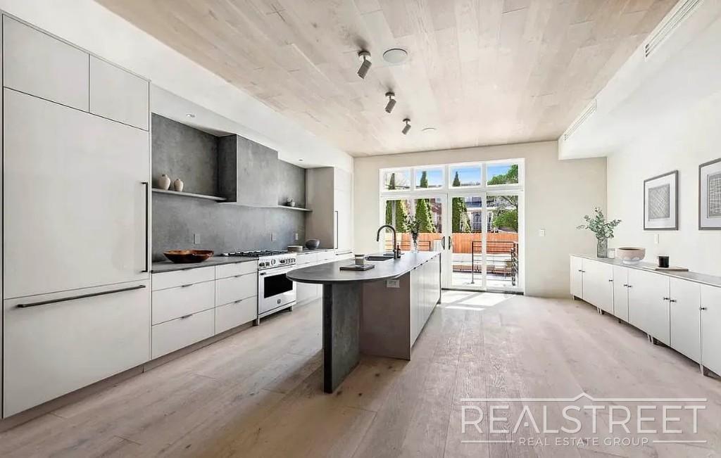 Building Photo - Fenimore Street