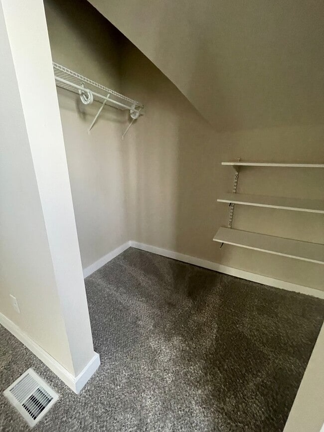 Building Photo - Fully Remodeled 4 Bedroom 2.5 Bathroom