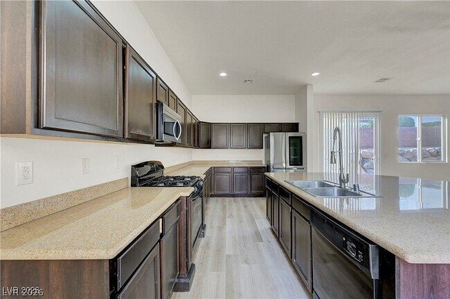 Building Photo - 7931 Campers Village Ave