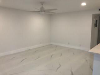 Building Photo - 392 Mansfield I