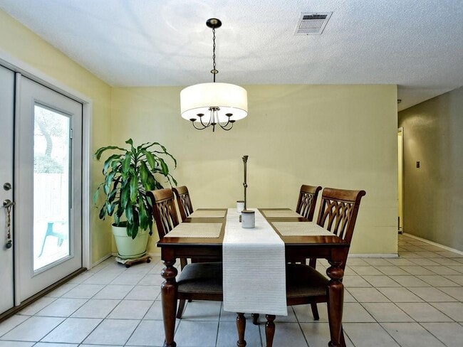 Building Photo - 11108 Applewood Dr