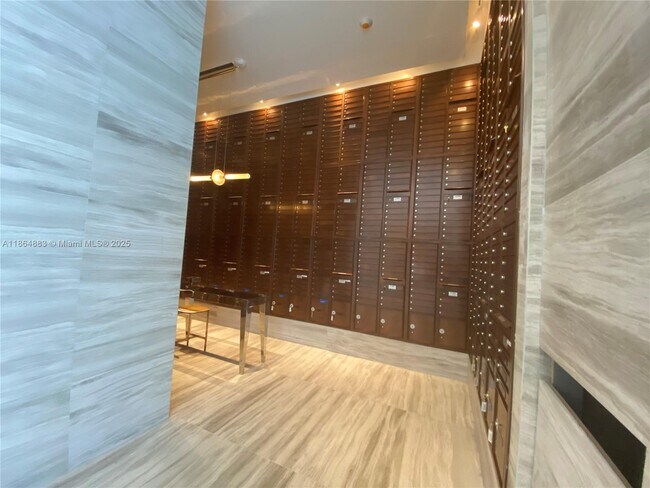 Building Photo - 2000 Metropica Wy