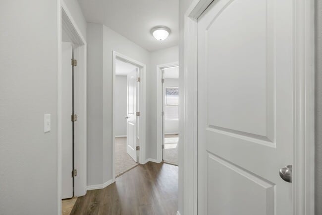 Building Photo - 4 Bedroom Home in Willard School Districts