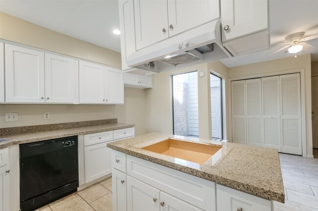 Building Photo - 514 Shady Dale Dr