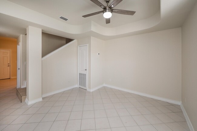 Building Photo - 1000 Ranchway Dr