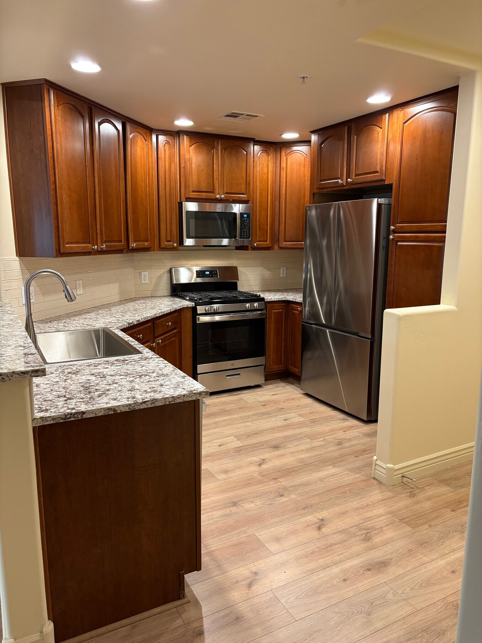 Building Photo - 5450 E Deer Valley Dr