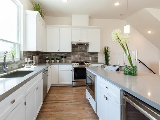 Building Photo - 310 Jensen Dr