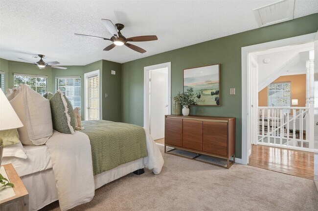 Building Photo - 818 Cedar Rd