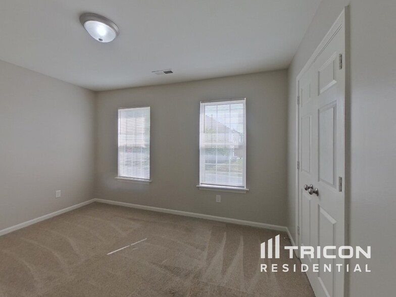 Building Photo - 1513 Crandon Dr