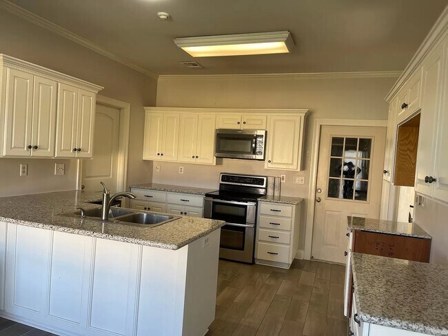 Building Photo - 232 Shadowbrush Bnd