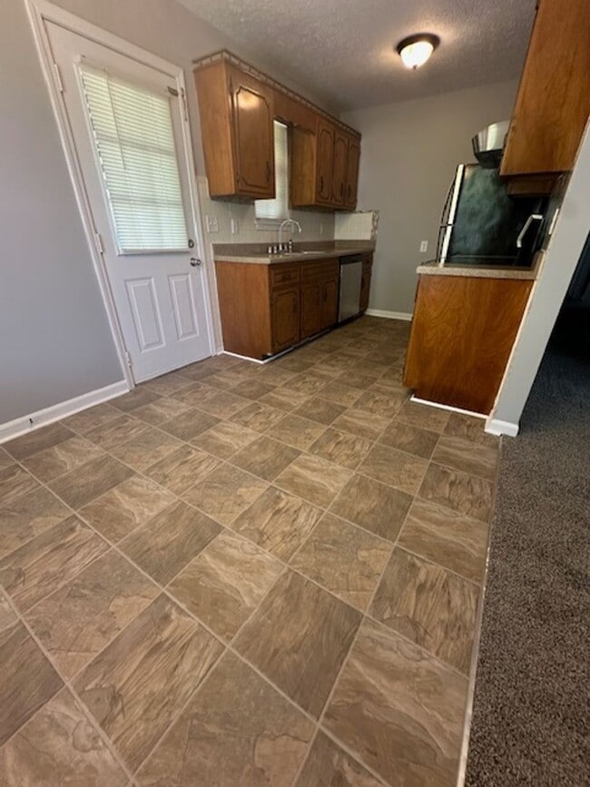 Building Photo - 1/2 off first months rent
