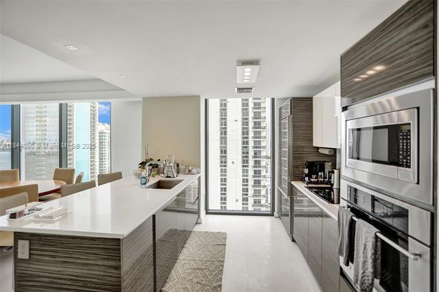 Building Photo - 460 NE 28th St