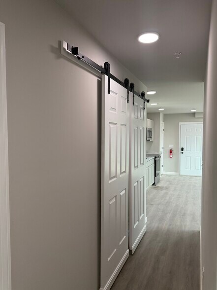 Building Photo - 23 Isham St