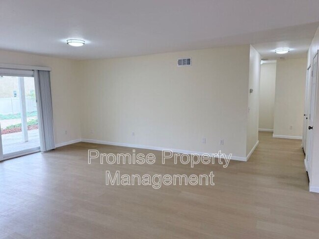 Building Photo - 1320 La Miranda Ave