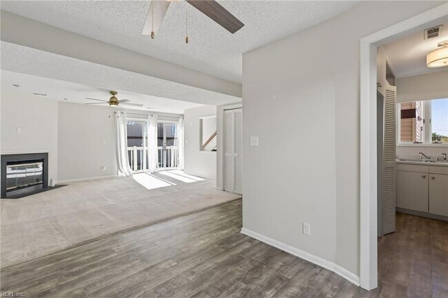 Building Photo - 2232 Vista Cir