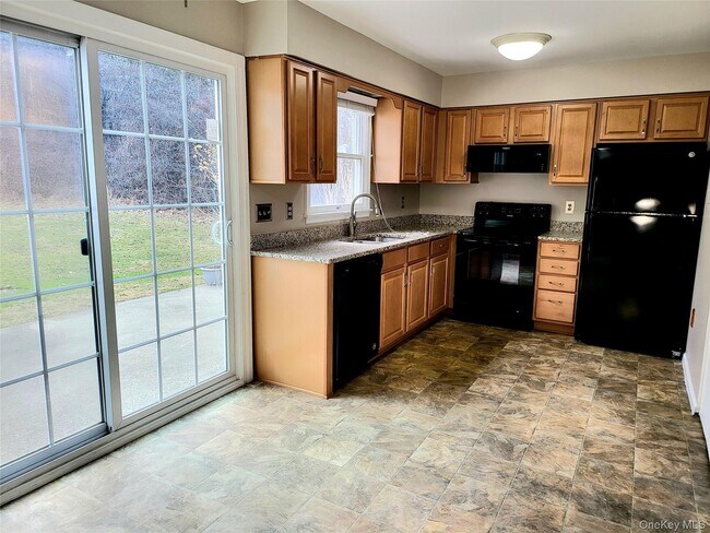 Building Photo - 6 Maple Ave