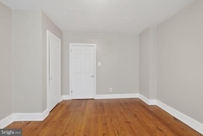 Building Photo - 141 S Locust St