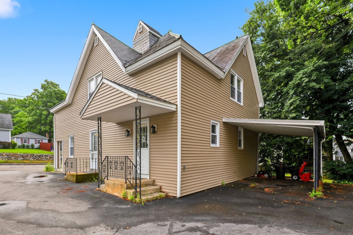 Building Photo - 52 Linden St
