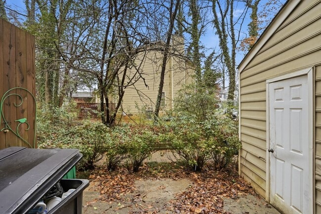 Building Photo - Oakhurst Living at Its Finest (Fresh Paint - New Carpet)