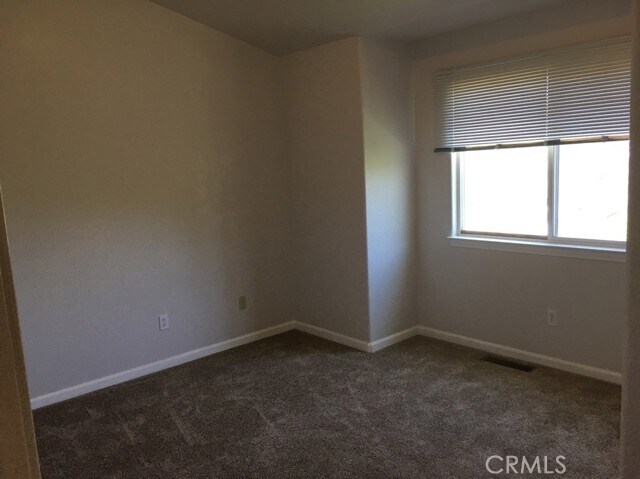 Building Photo - 7095 Fairview Dr