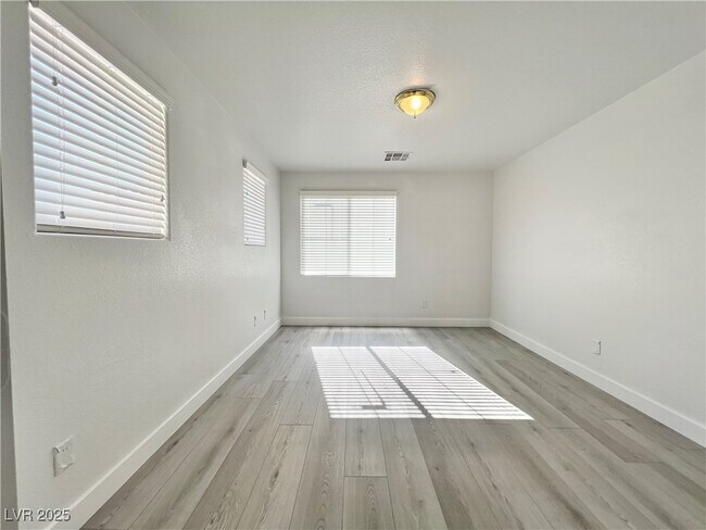 Building Photo - 8352 Crown Peak Ave