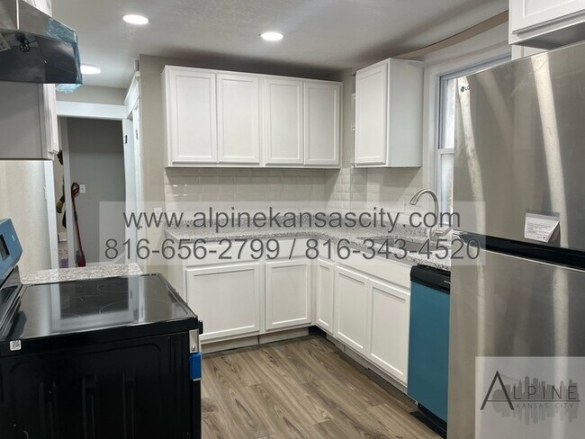 Building Photo - Beautiful Midtown Rehab! Main Floor Primary!