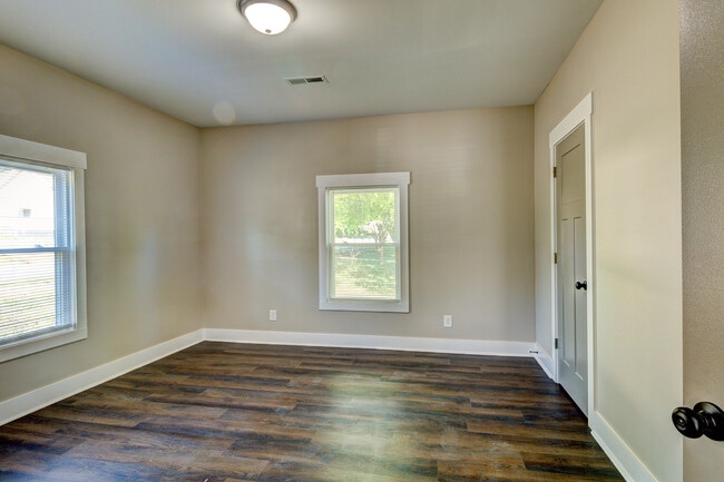 Building Photo - 221 Walker St