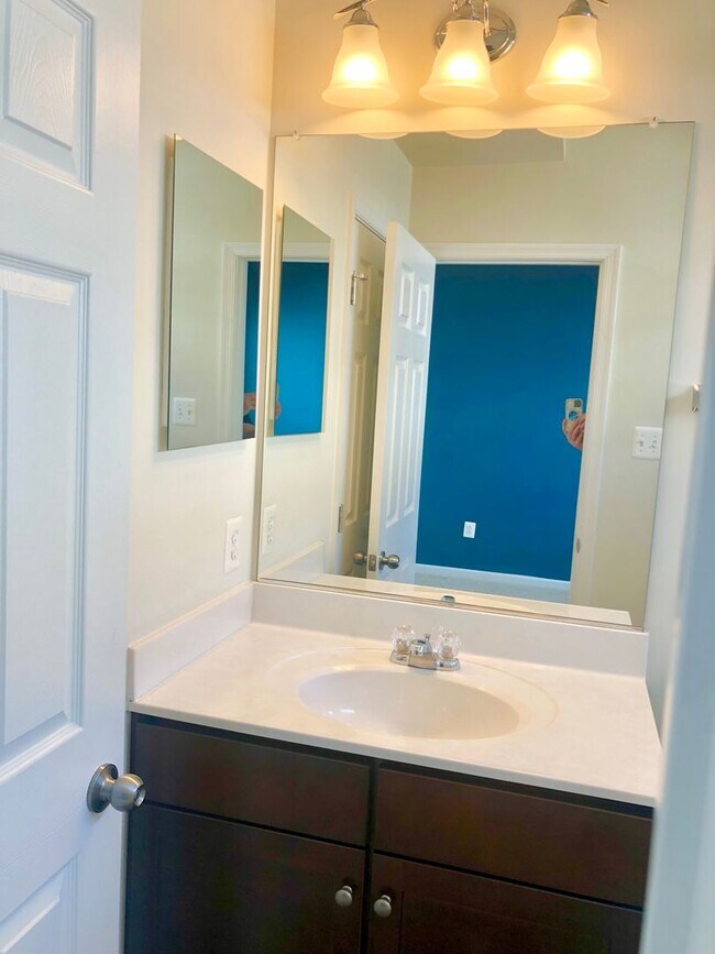 Building Photo - Spacious 2 BR/2.5 BA Townhome in Beltsville!