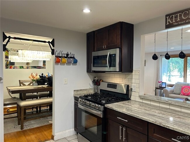 Building Photo - 302 Oakridge Dr