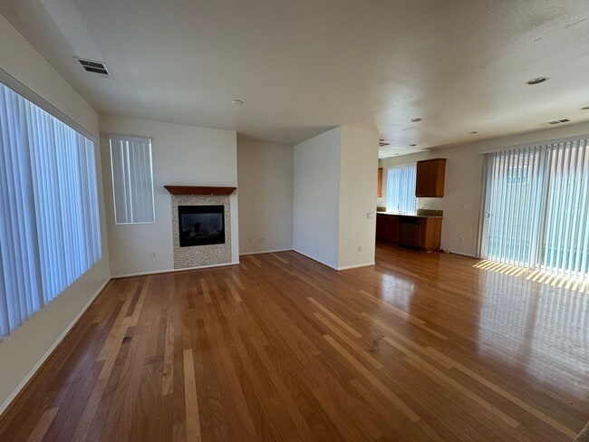 Building Photo - Welcome To Your New Home In Inglewood (Gat...
