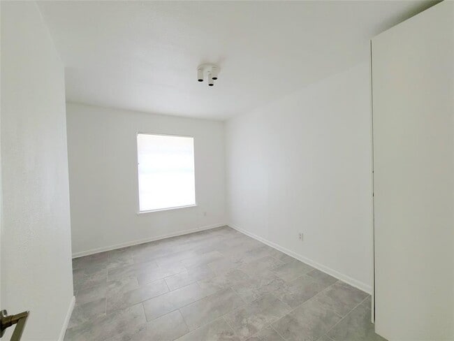 Building Photo - 6216 Hogan Ave