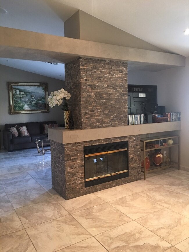 Building Photo - 137 Weatherstone Dr