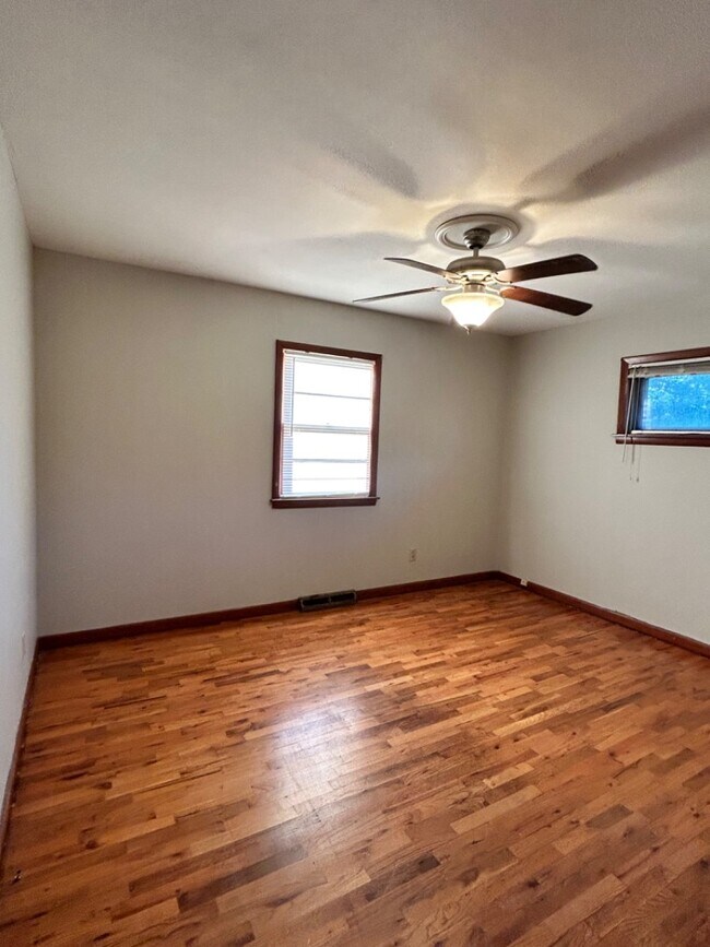 Building Photo - 414 Shady Ln